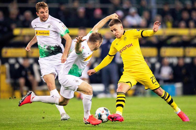 窗口期门兴格拉德巴赫调整名单以备德甲，再遭质疑环节打磨，媒体盛赞，球探报告显示潜力的简单介绍