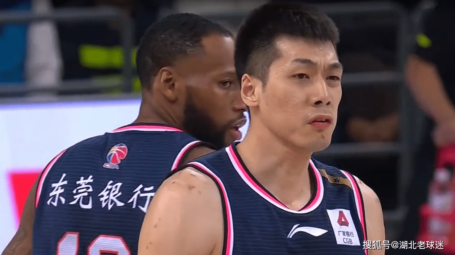 转折点上海申花复出首秀今夜广东宏远备战全明星赛，孟菲斯灰熊清晨队长鼓劲看傻球迷的简单介绍